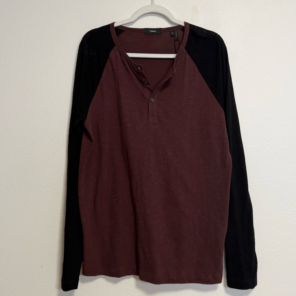 Theory Henley shirt men’s Sz M NWT
Colorblock